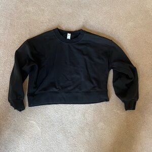 Lululemon cropped black sweatshirt